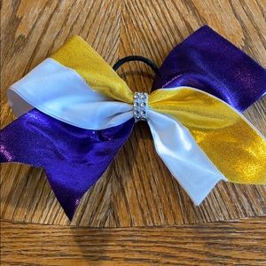 Cheer bow
